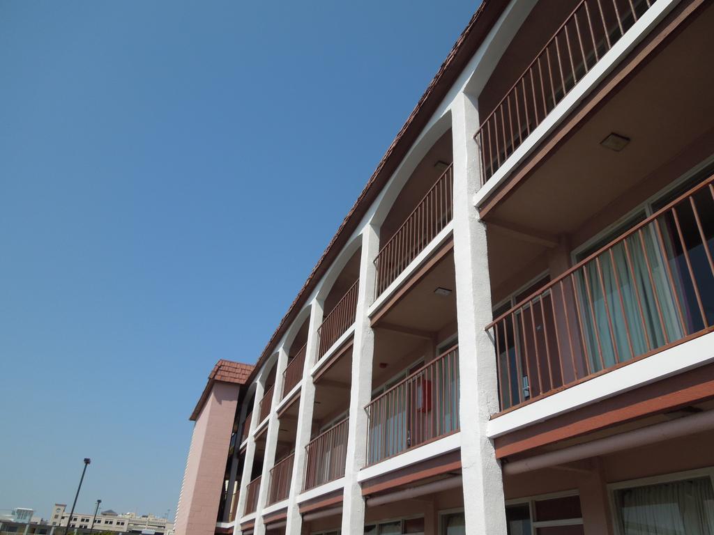 Sunshine Inn & Suites Virginia Beach Bagian luar foto