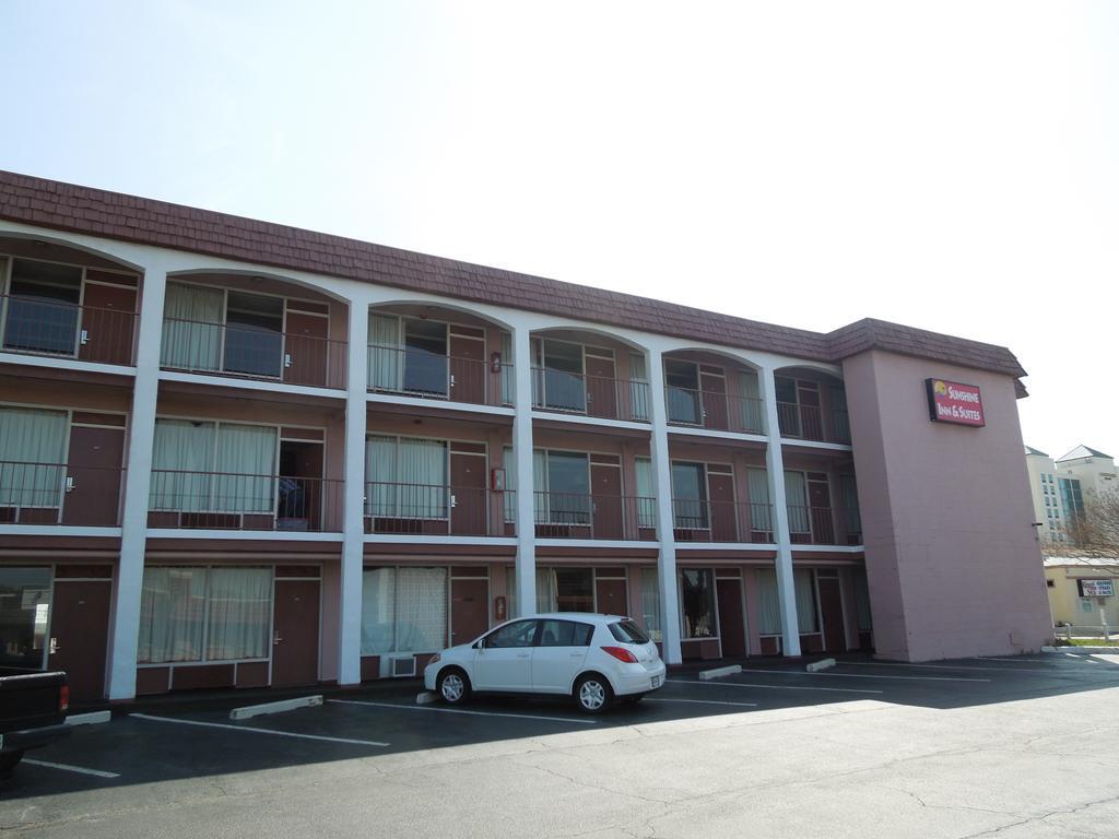 Sunshine Inn & Suites Virginia Beach Bagian luar foto